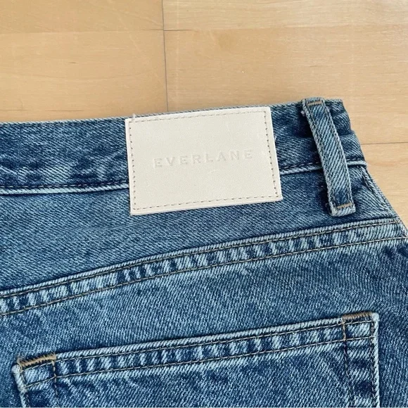 Everlane The 90s Cheeky Jeans Crop Straight Leg
Vintage Blue
Size 26 - Picture 11 of 11